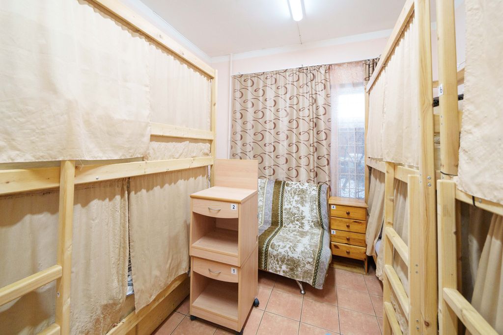 Макс — Многоместный мужской номер 6-ти местная  комната для мужчин