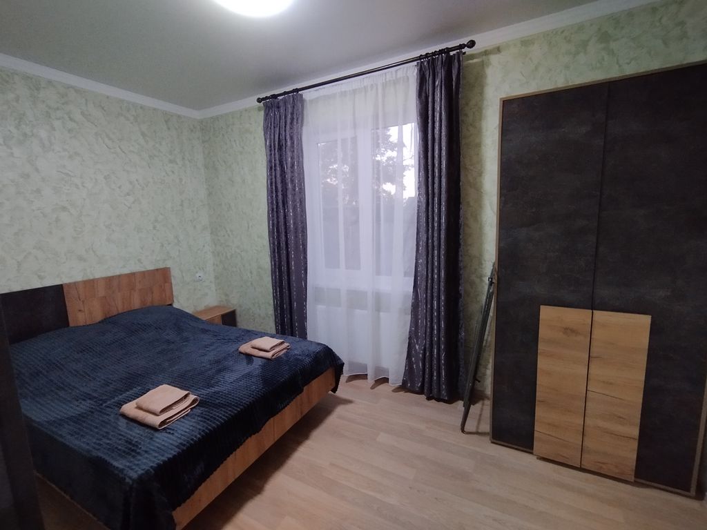 У Пруда — Апартаменты двухкомнатные с кухней и верандой