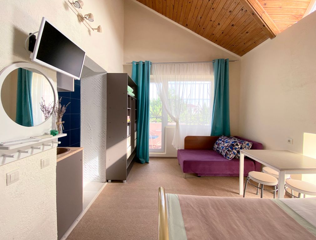 Это Лето — Семейный номер вreakfast room с балконом и мини-кухней 4