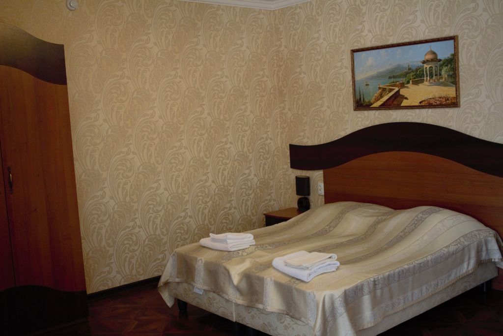 Три Сосны — Двухместный номер с 1 кроватью Полу-Люкс 2х местный