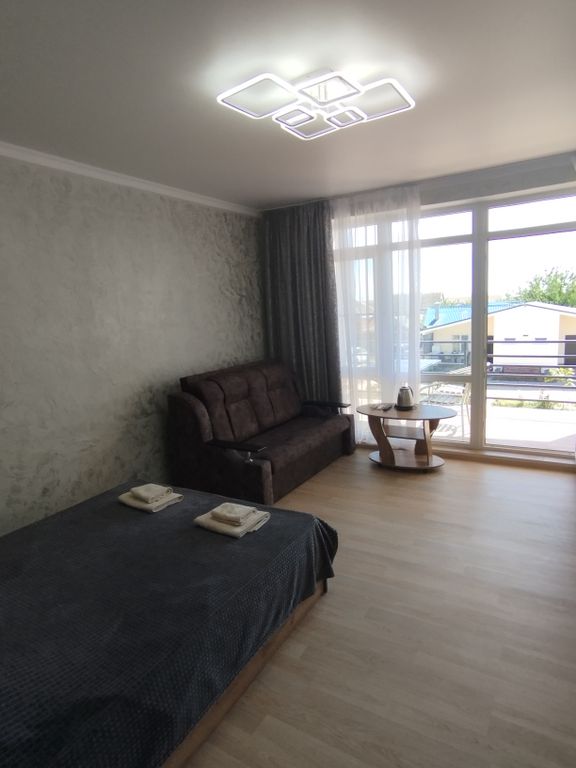 У Пруда — Четырёхместный номер стандарт