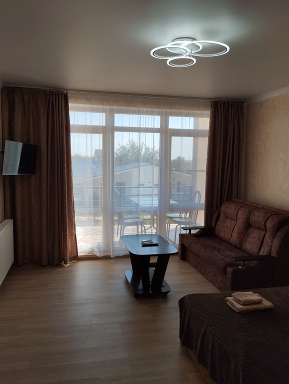 У Пруда — Четырёхместный номер стандарт