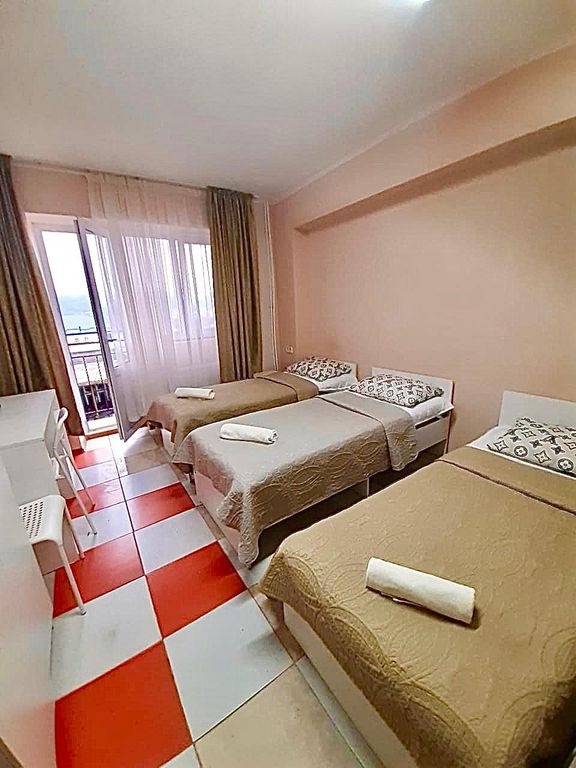 Авеню 2 — Семейный номер стандарт с видом на горы