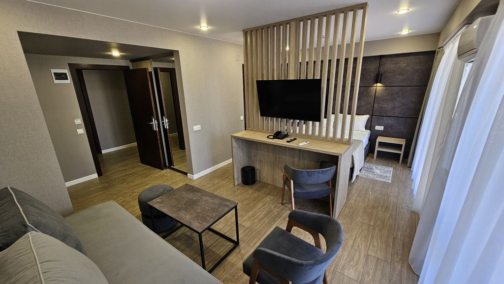 Бристоль — Четырёхместный номер Делюкс однокомнатный