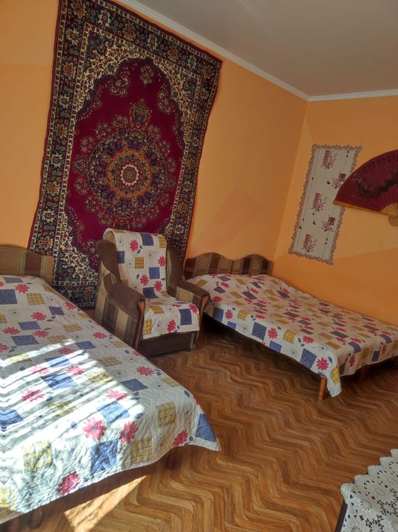 У Натальи — Семейный номер комната 8- пятиместный номер