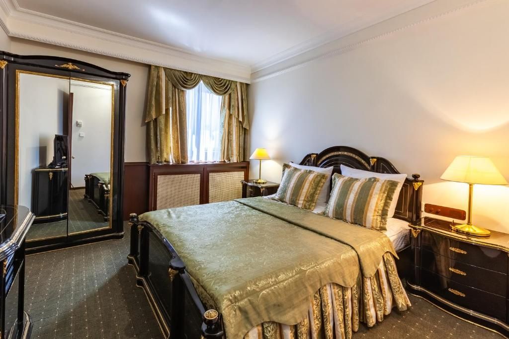 Президент — Апартаменты люкс с видом на город