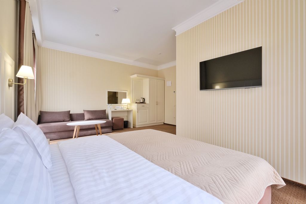 Адриатик — Четырёхместный номер джуниор сюит с балконом