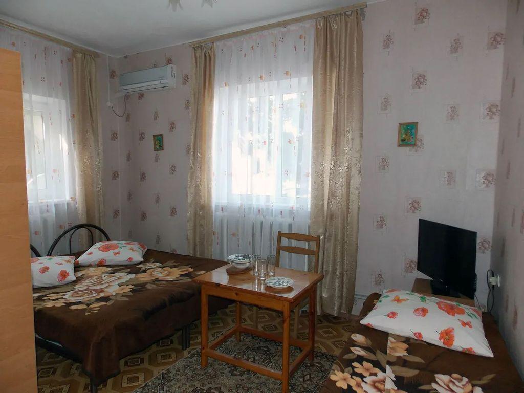 На Черноморской — Трёхместный номер стандарт