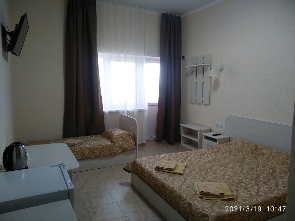 Ультрамарин — Трёхместный номер улучшенный с видом на море