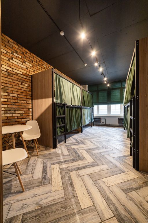 Хостел и Точка — Многоместный женский номер для женщин (8 мест) нижнее место