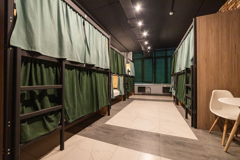 Хостел и Точка — Многоместный смешанный номер верхнее место