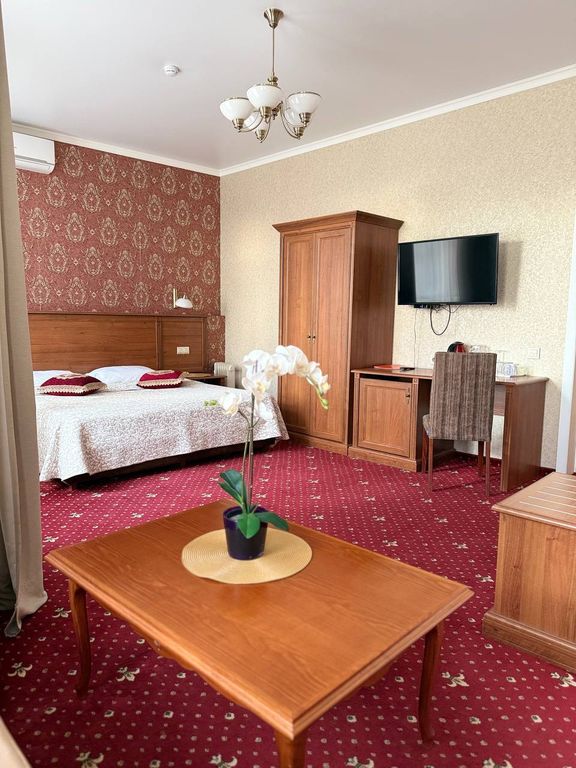 Апельсин на Трубной — Четырёхместный номер делюкс с балконом