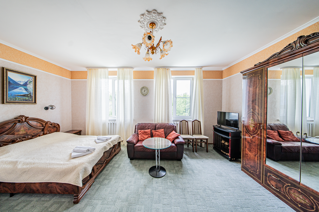 ЛОК Долина Алтая — Трёхместный номер улучшенный