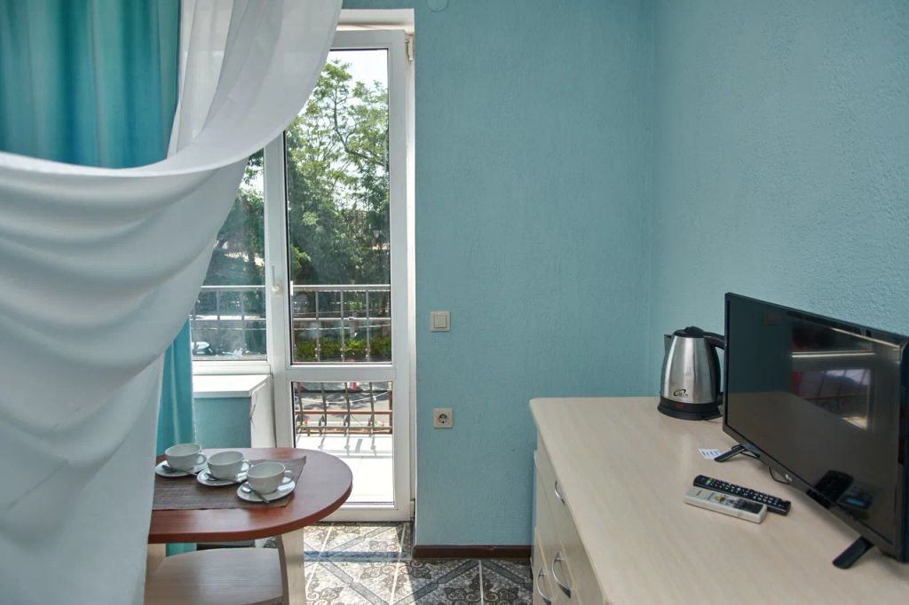 Эв Рошель — Трёхместный номер стандарт с балконом