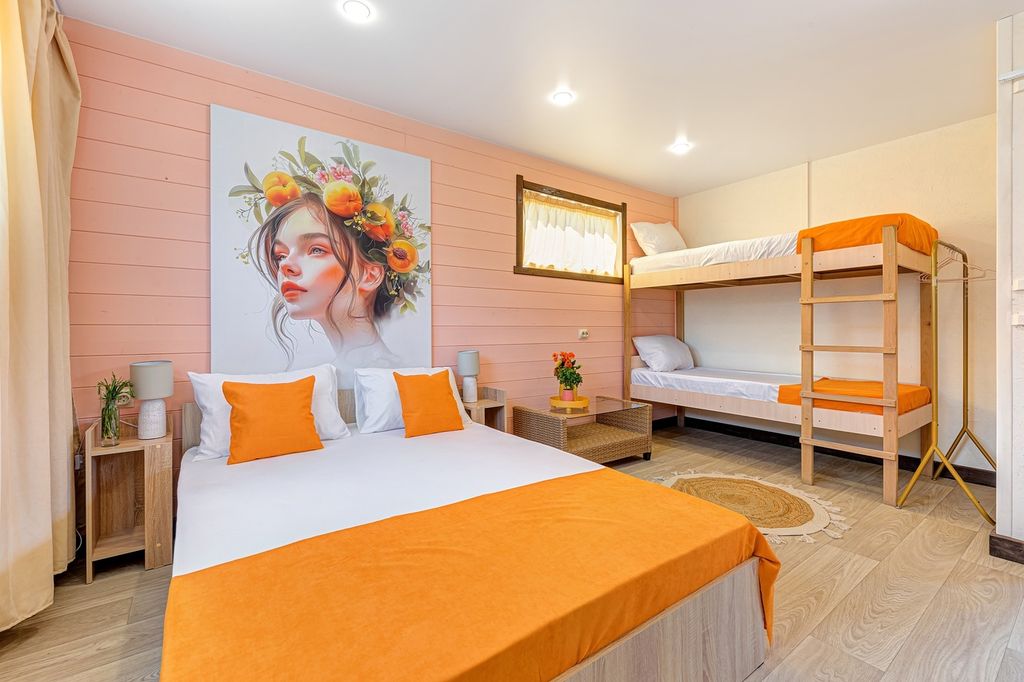 Милана №2 — Четырёхместный номер персиковый