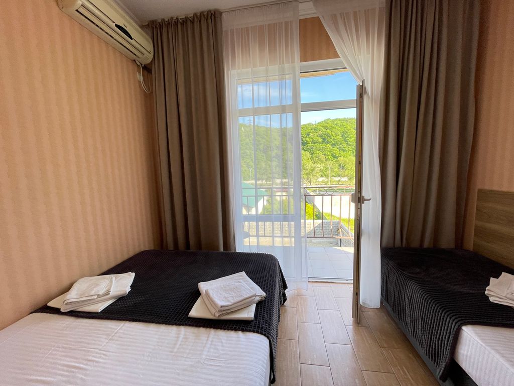 Амбассадор  Лазаревское — Трёхместный номер стандарт с видом на горы