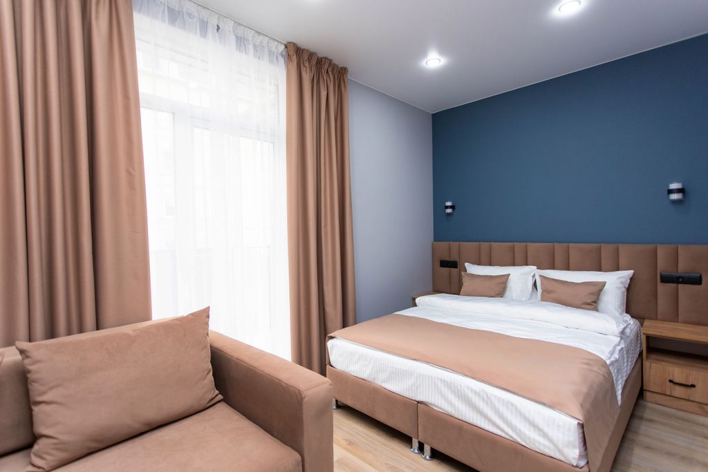 Карс Делюкс — Семейный номер улучшенный семейный номер с большим и французским балконами