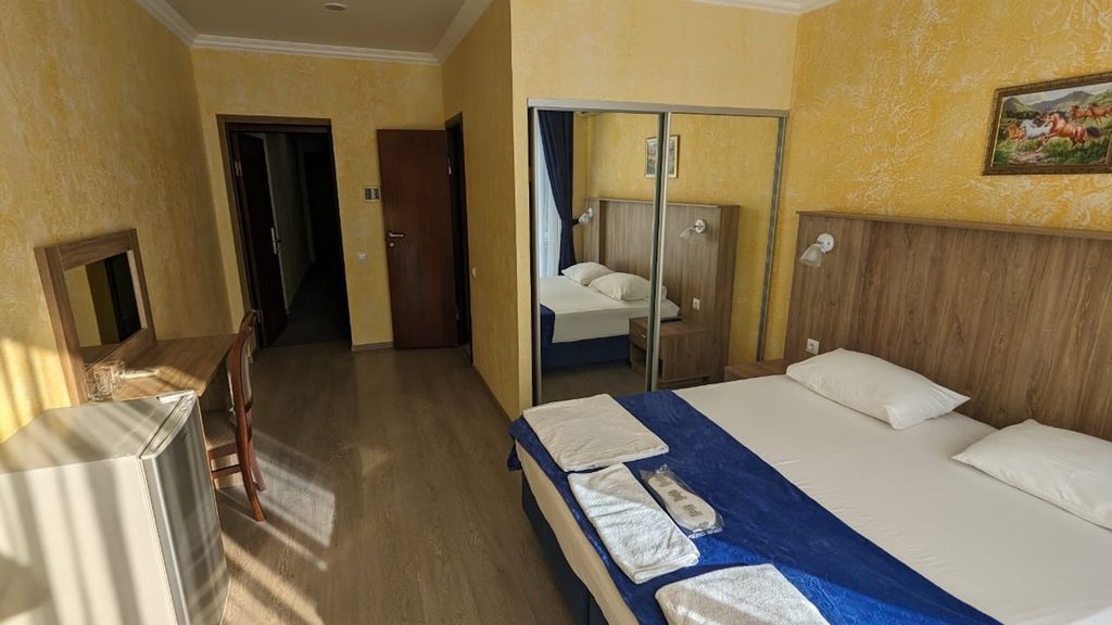 Друзья — Трёхместный номер стандарт с балконом