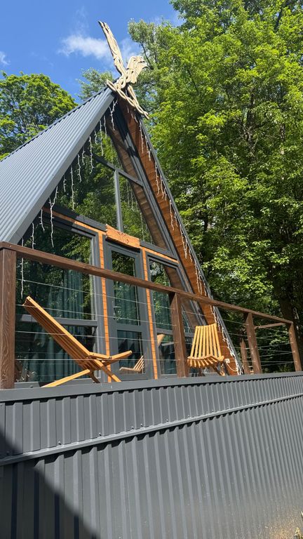 Азгард — Четырёхместный номер улучшенный с видом на горы