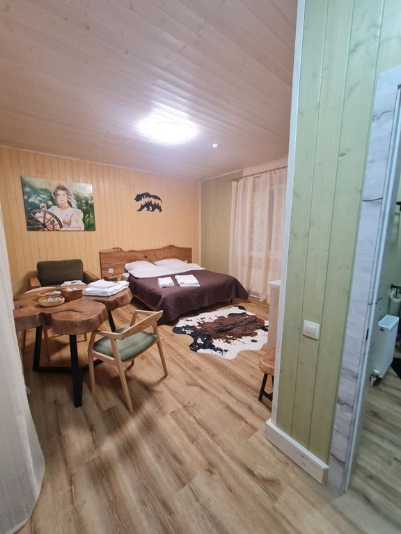 Азгард — Трёхместный номер стандарт с видом на горы