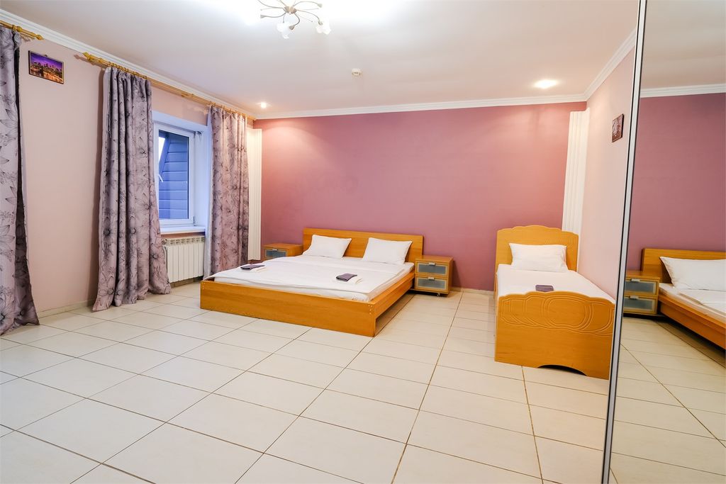 Парисон — Трёхместный номер стандарт