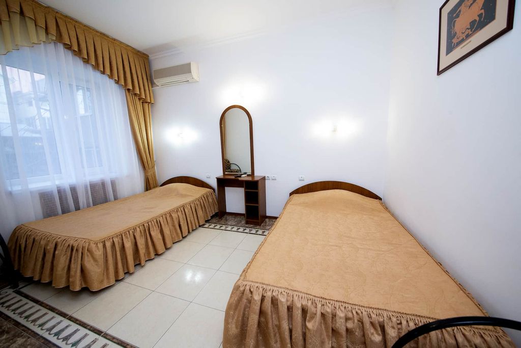 Ясон — Семейный номер двухкомнатный с балконом