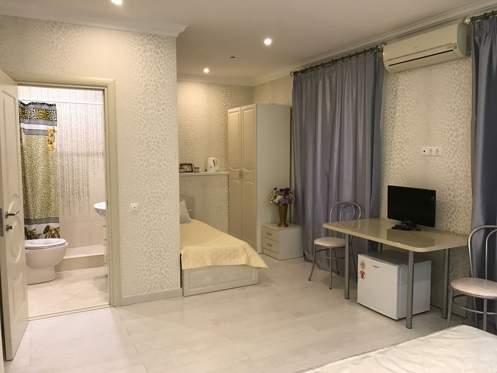 Краснополянская — Трёхместный номер люкс с видом на море