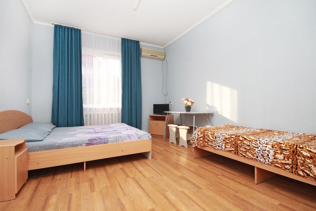 Алекс — Четырёхместный номер улучшенный