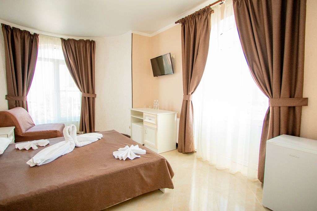 ИмператорЪ — Двухместный номер с 1 кроватью 2х местный стандарт с балконом