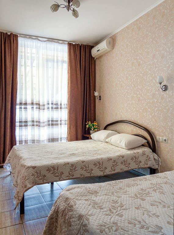 У Черноморья — Семейный номер 2-комнатный с кухней и полным санузлом на 2 номера