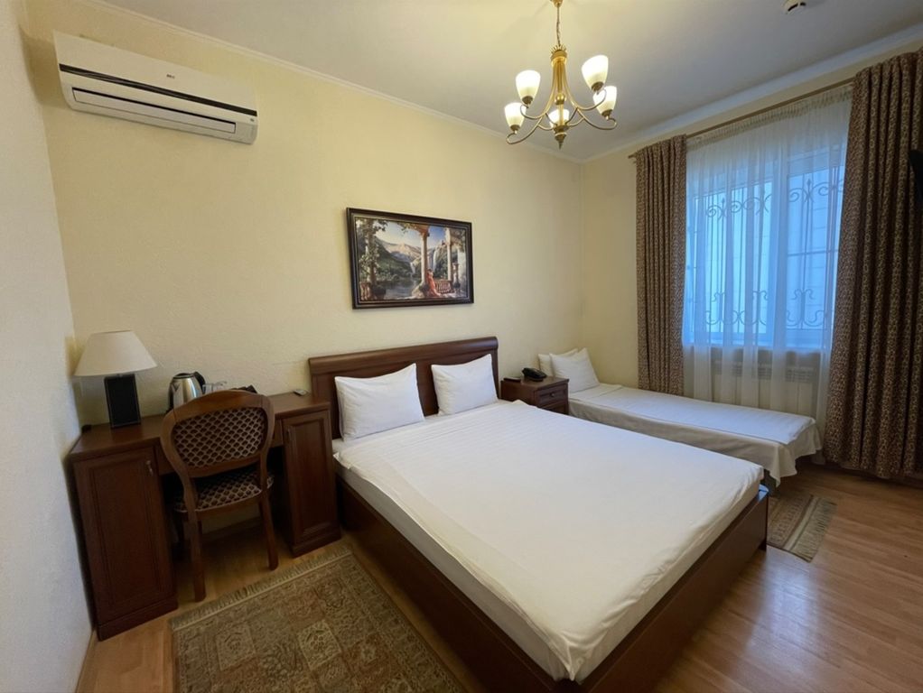 Байрон — Трёхместный номер комфорт