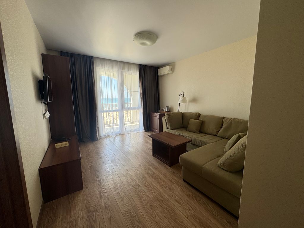 Отель Ла Мелия — Семейный номер люкс с видом на море