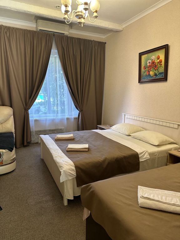 Meet in — Трёхместный номер улучшенный №2