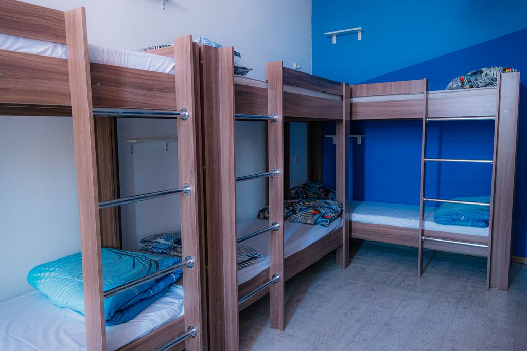 Super — Многоместный мужской номер эконом (душ/туалет общий)