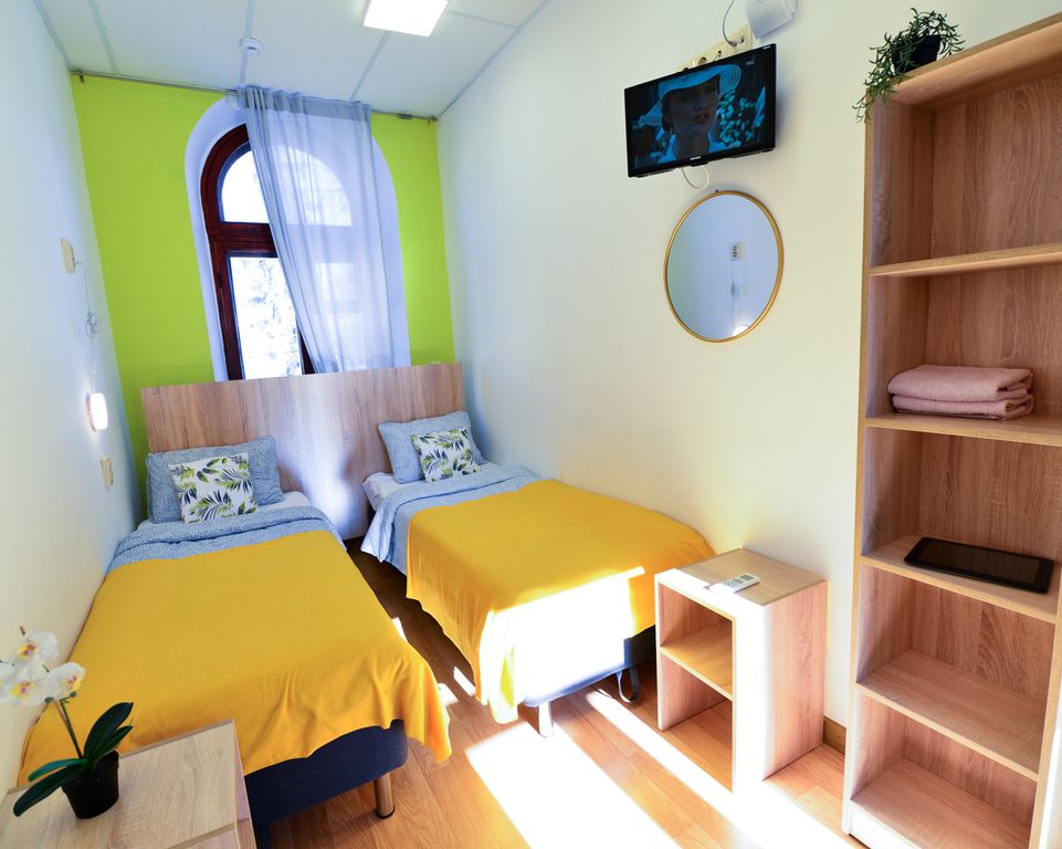 Сити Хаус — Двухместный номер с 2 отдельными кроватями и собственной ванной за пределами номера