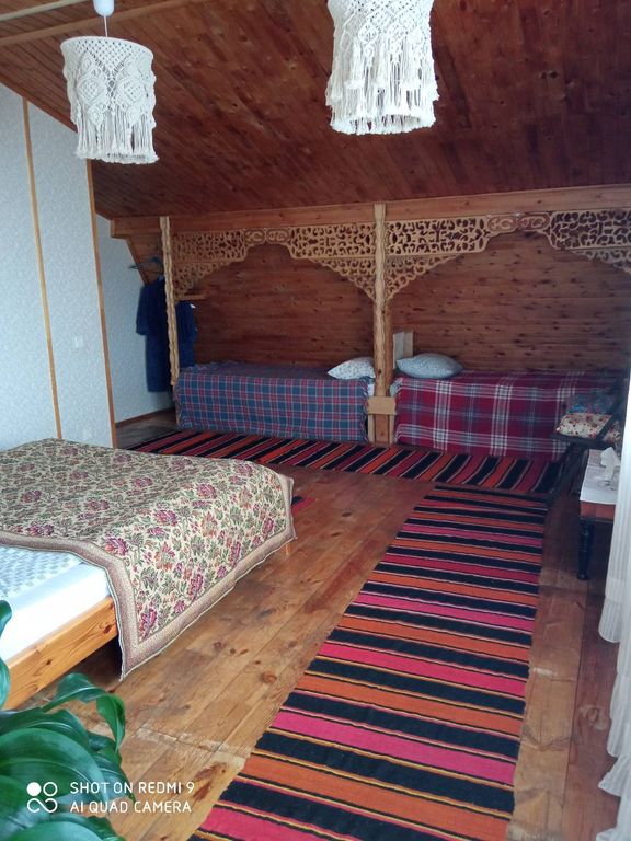 Кержацкие Палати — Четырёхместный номер горница прямо