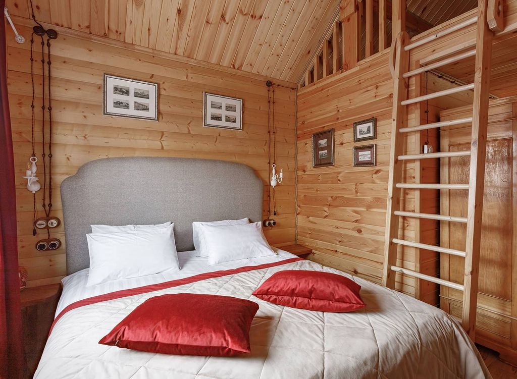 Империал — Дом флигель Ахматовой