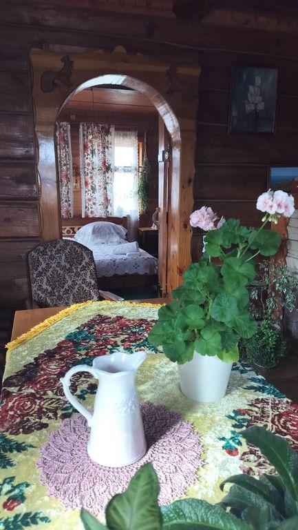 Кержацкие Палати — Четырёхместный номер Горница с каминным залом