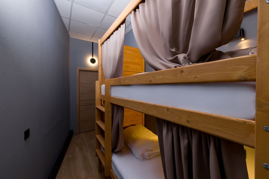 7 Углов — Многоместный смешанный номер общий двухместный номер для мужчин и женщин