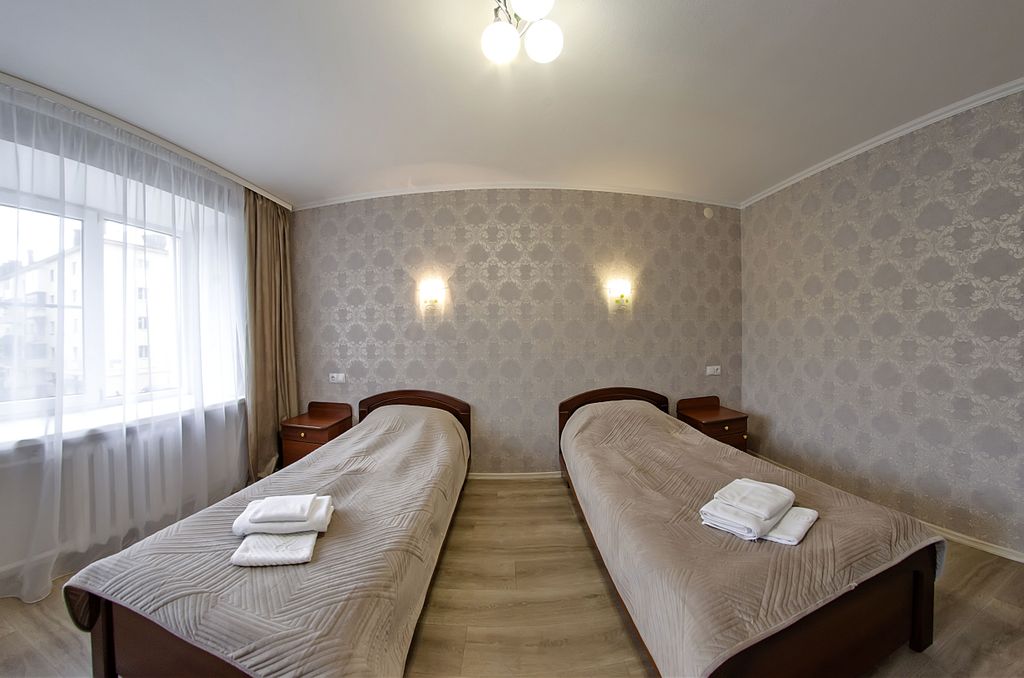 Спутник — Двухместный номер с 2 отдельными кроватями (первая категория улучшенный)