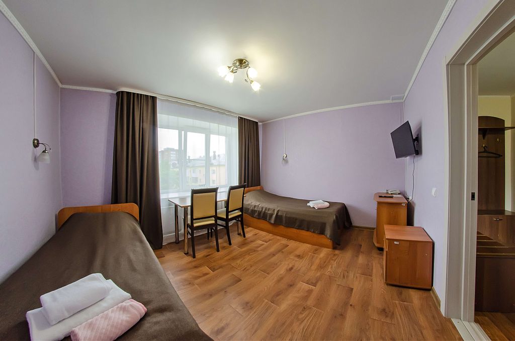 Спутник — Двухместный номер с 2 отдельными кроватями (третья категория частичные удобства)