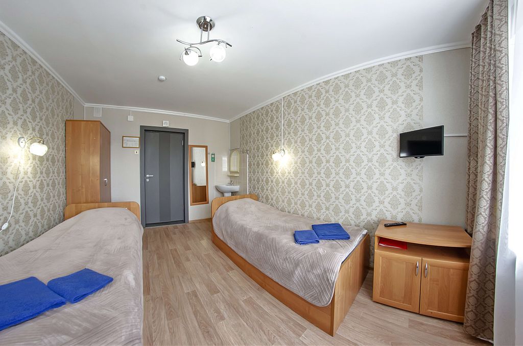 Спутник — Двухместный номер с 2 отдельными кроватями (четвертая категория эконом)