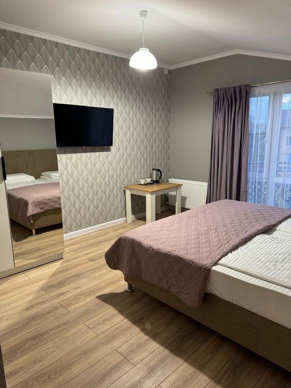 Очаг — Двухместный номер с 2 отдельными кроватями 1.Бюджетный двухместный, с общей ванной комнатой на два номера, на этаже.