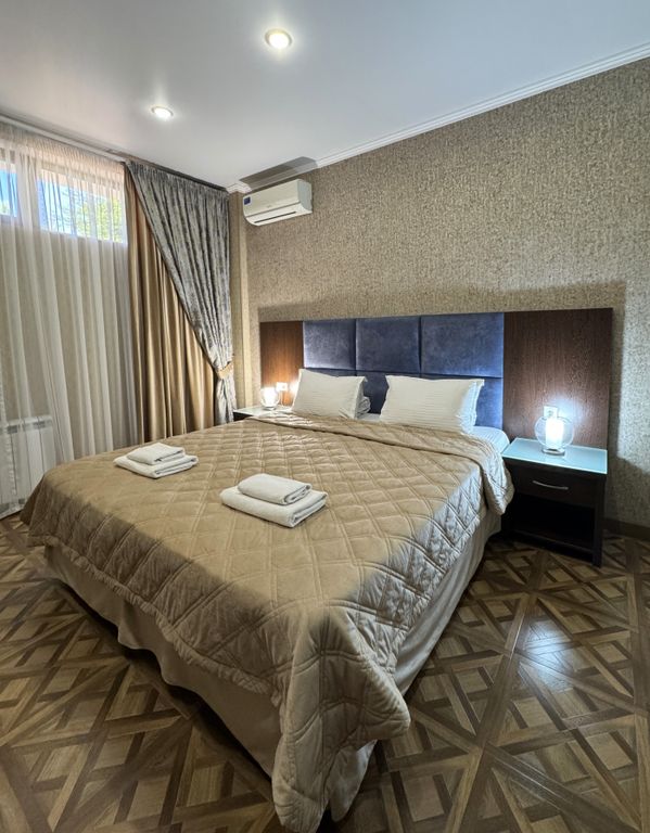 Парадейсон — Семейный номер Двухкомнатный  (цокольный этаж)