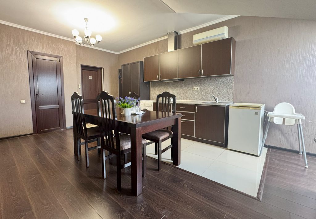 Парадейсон — Апартаменты трехкомнатные с кухней (мансардный 4 этаж)