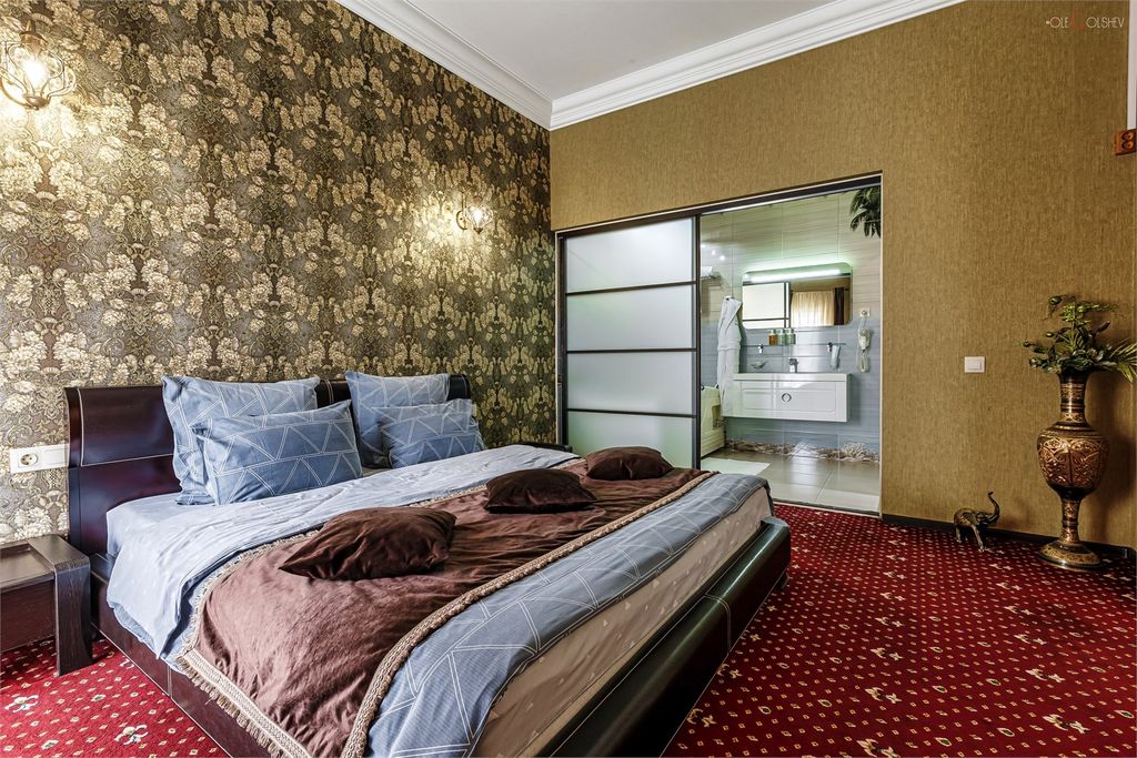 Ночной квартал — Четырёхместный номер люкс двухкомнатный