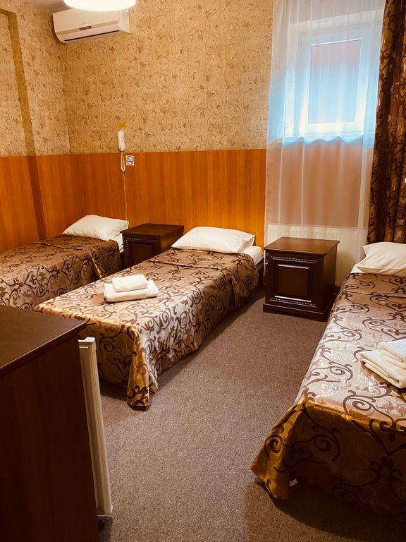 Дольче Вита — Трёхместный номер на цокольном этаже