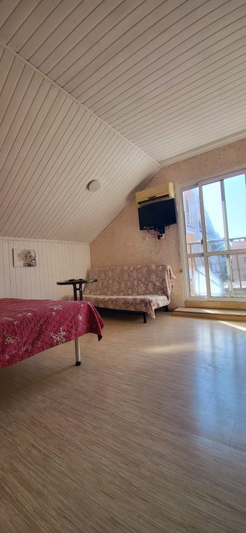 Ласточкино гнездо — Трёхместный номер стандарт