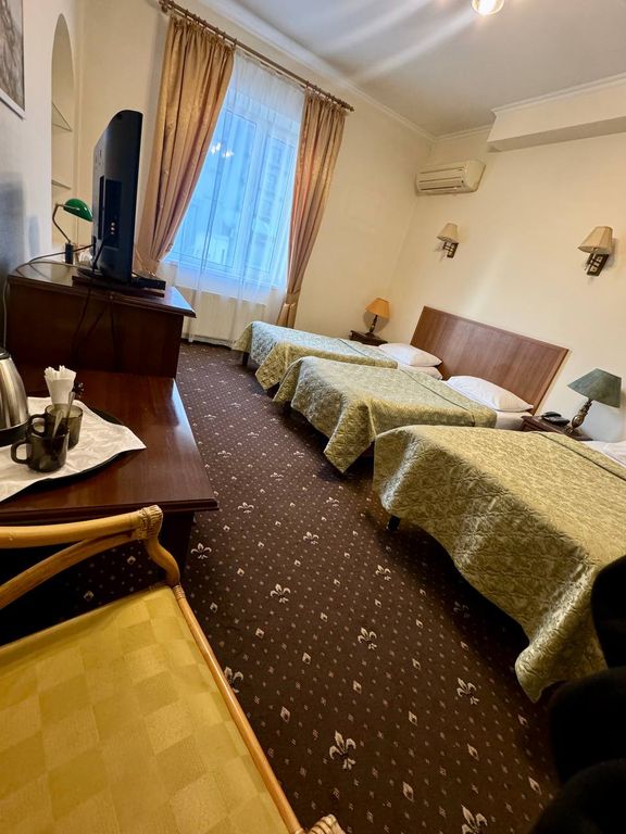 Вершина — Трёхместный номер стандарт с тремя раздельными кроватями