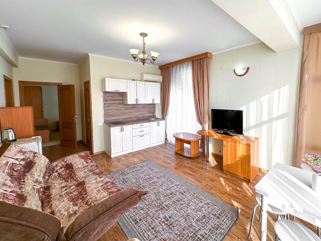 Эдем 2 — Четырёхместный номер студио с балконом и кухней